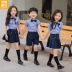 Quần áo sân vườn mẫu giáo mùa hè cotton phù hợp với đồng phục tiểu học mới Anh gió trẻ em lớp quần áo tốt nghiệp quần áo tùy chỉnh - Đồng phục trường học / tùy chỉnh thực hiện đồ cho bé gái Đồng phục trường học / tùy chỉnh thực hiện