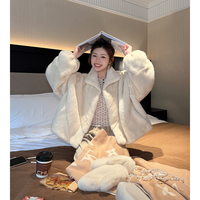 Yinr Ying'Er New Imported Young Velvet Mink Coat with Diagonal Fur Trim, Full Mink Fur Coat for Women