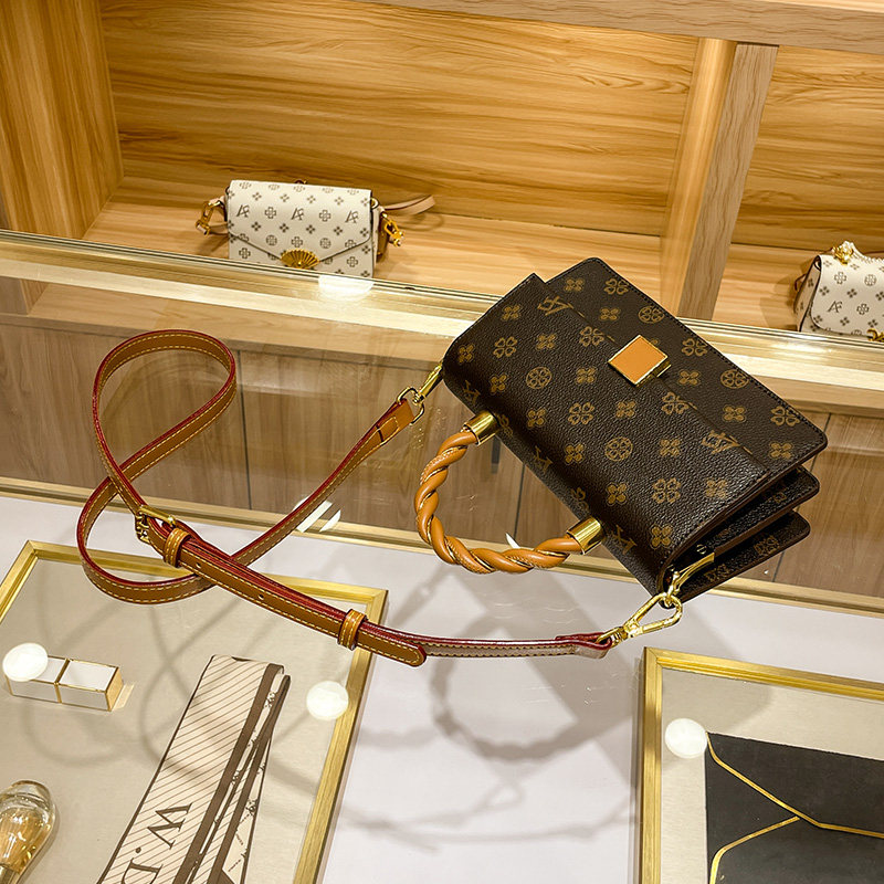 French Fashion Classic Big Card Trend Portable Pooch Bag 2022 New Tide Genuine Leather 100 Hitch Fashion Pet bag