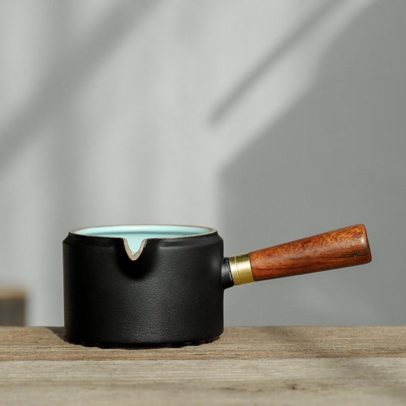 Shangfang black pottery side handle fair cup even cup ceramic kung fu tea ceremony spare parts tea sea Japanese-style retro tea dispenser