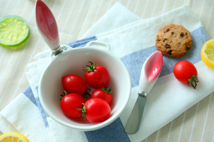 Jingdezhen creative ceramic tableware cartoon express lovely ice cream dessert bowl of fruit salad plate of rabbit to use