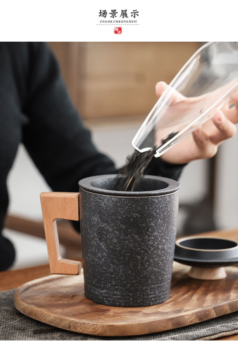 By clay ceramic cups with cover filter ultimately responds a cup of tea cup office creative coarse pottery Japanese wooden handle keller