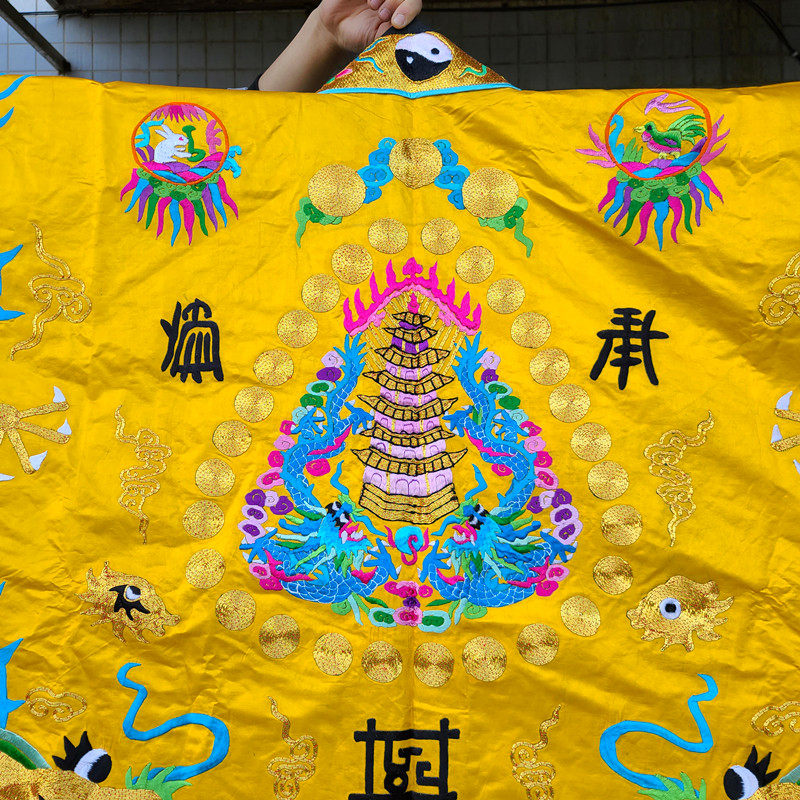 Даосское одеяние 手工金线刺绣双龙法衣土黄色140码高功绛衣道袍法袍大号道衣道服