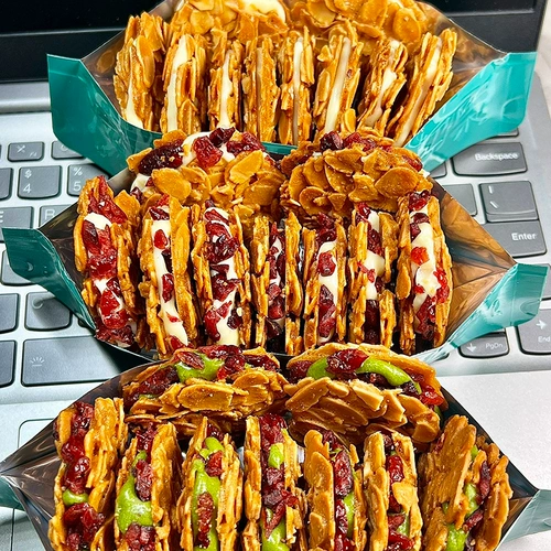 不多言 Я голоден Сэндвич с миндалем Чистая говядина Миндальное песочное печенье Сушеная клюква Закуски от знаменитостей в Интернете