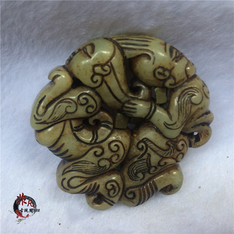 High ancient jade anti-Warring States antiques old Xiuyu double-sided finely carved prosperous wealth and peace jade jade pendant pendant collection
