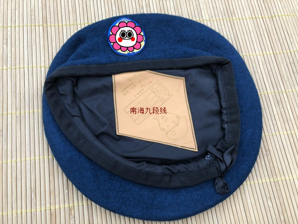 The old - fashioned 99 empty blue berets of wool berets and art performances photography berets