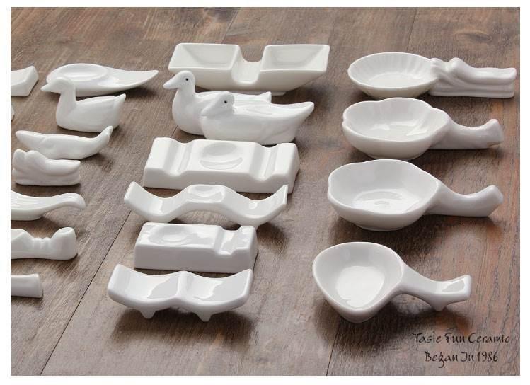 Ten pens ceramic chopsticks holder frame put chopsticks chopsticks holder frame chopsticks holder informs the chopsticks pillow put pure white