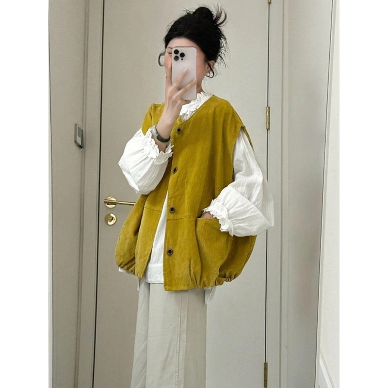 Niche Gentle and Age-Reducing Style Yellow Loose Versatile Vest for Women, Autumn Inner Wear with White Long-Sleeved Shirt Two-Piece Set
