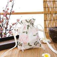 Бережки розовые цветы и зеленые листья