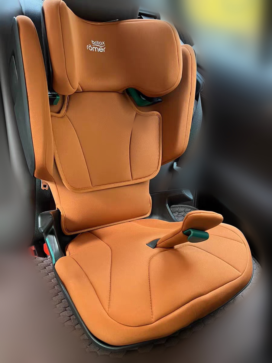 britax Bao Deshi Caddy Knight i-size child car safety seat 3-12 years old kidfix Germany