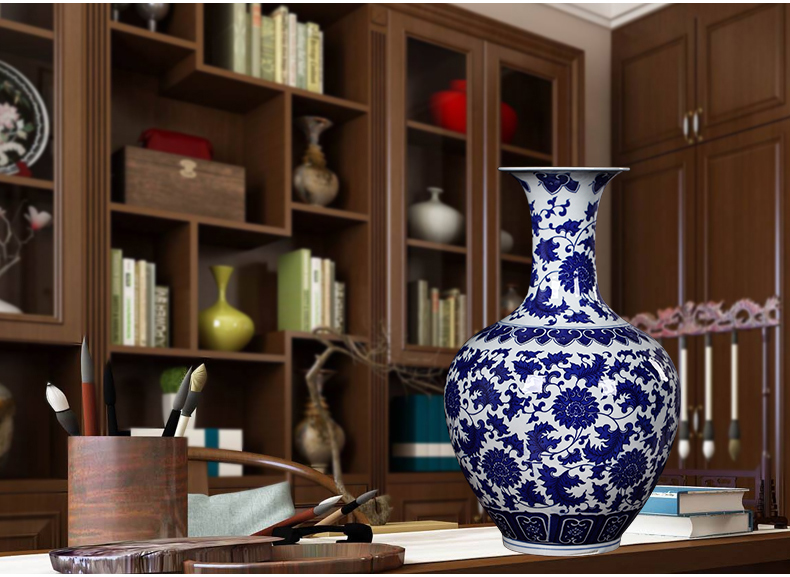 Jingdezhen ceramics archaize sitting room adornment Chinese style restoring ancient ways is blue and white porcelain vase household decoration porcelain furnishing articles