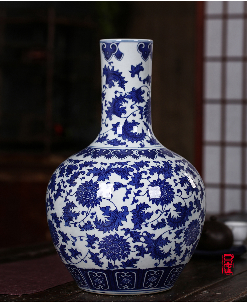 Jingdezhen ceramics archaize sitting room adornment Chinese style restoring ancient ways is blue and white porcelain vase household decoration porcelain furnishing articles