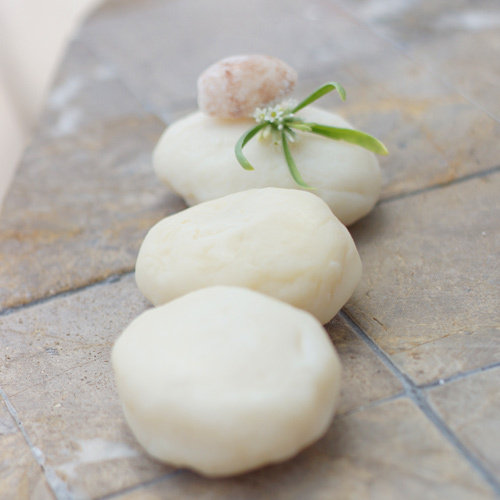 White go black head horse oil Soymilk cream cream cream mist skin foundation Throw away the forest garden hand-made