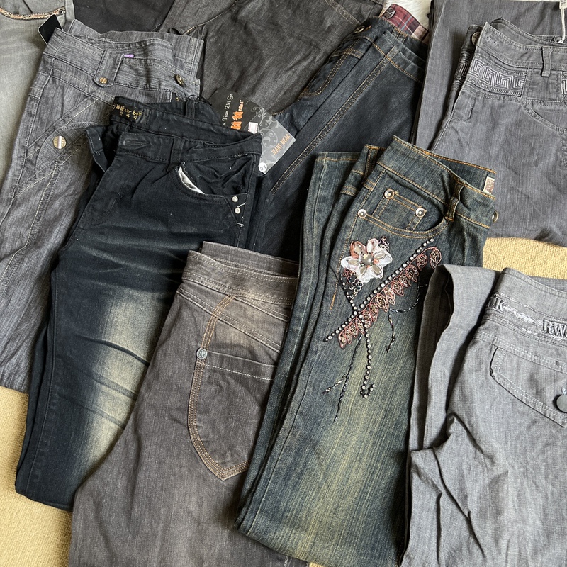 American Retro Vintage Mid-Low-Rise Bootcut Jeans American Retro Vintage Mid-Low-Rise Bootcut Jeans