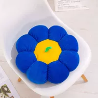 Геометрическая синяя подушка