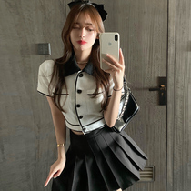 Hepburn style set light mature style female early spring college wind waist pleated skirt skirt skirt two-piece set 2021 New