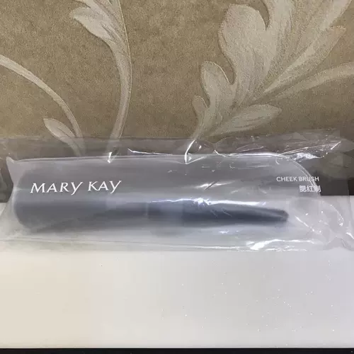 Пудра, кисть, база под макияж, румяна, спонж
