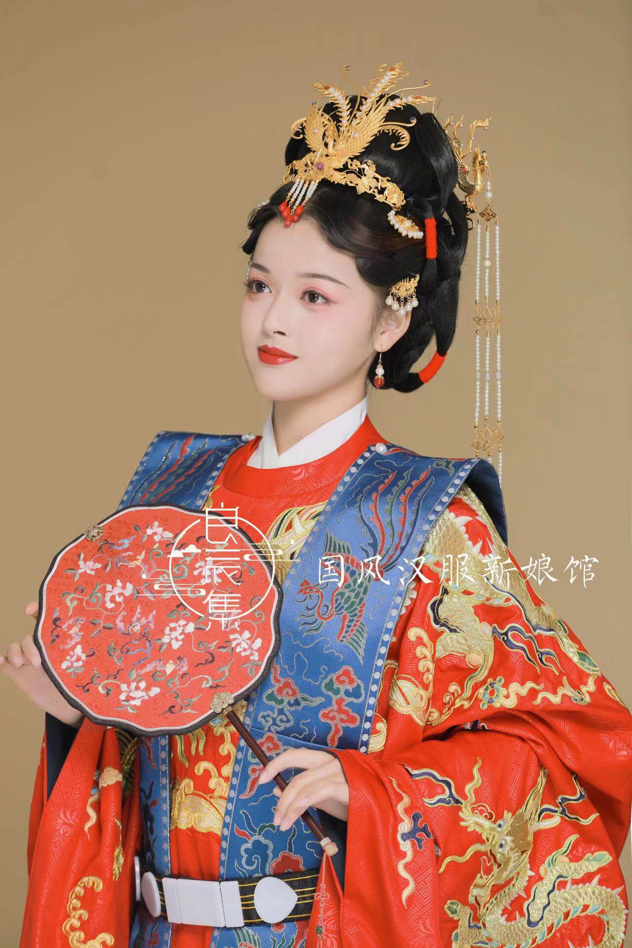 товар из китая 汉服团扇出租 故宫仿刻复原刺绣团扇缠枝蝙蝠图双面绣苏绣真丝 House divided against itself