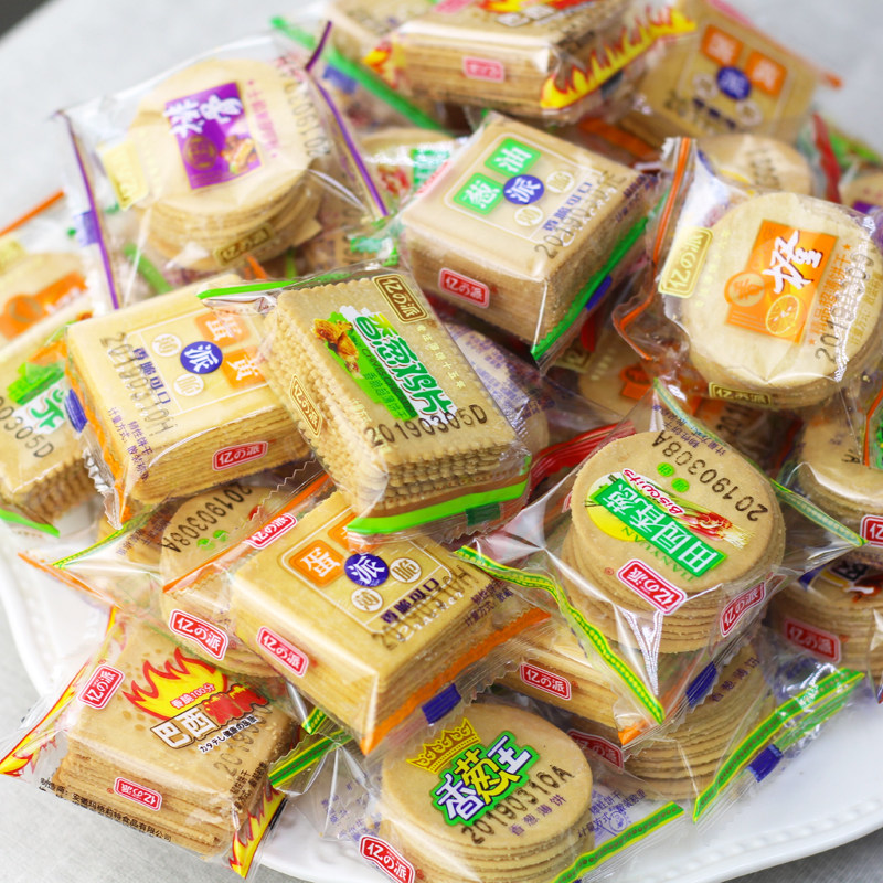 Chive crackers Green onion pancakes Whole box of beef bulk multi-flavor small package egg yolk onion oil dormitory snacks