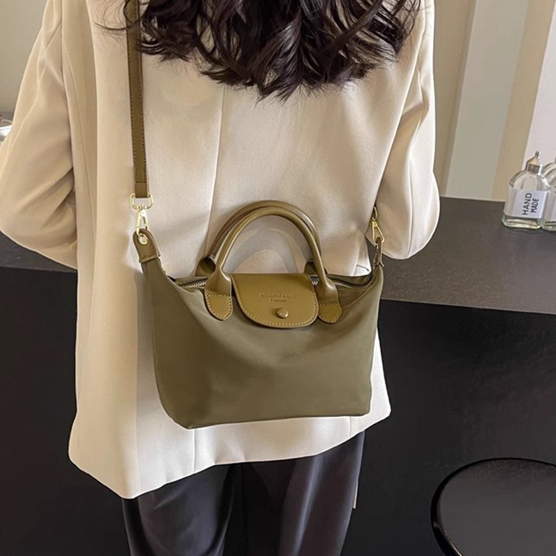 Light Luxury Casual High-End Women's Bag 2026 New Lightweight Nylon Dumpling Bag for Work and Commuting Crossbody Bag Light Luxury Casual High-End Women's Bag 2026 New Lightweight Nylon Dumpling Bag for Work and Commuting Crossbody Bag