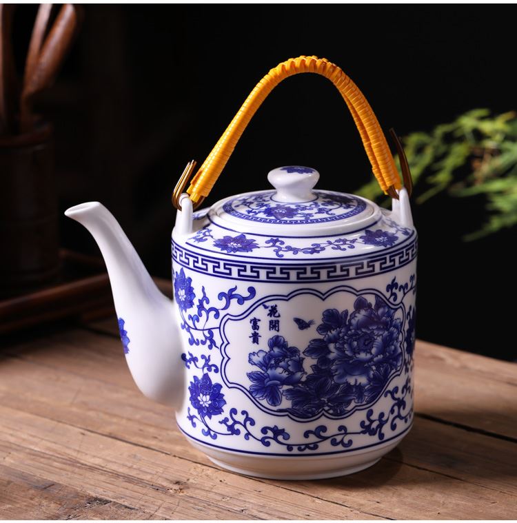 The large capacity of jingdezhen ceramic tea set The teapot teacup Chinese style household of Chinese style cool water cold water girder of blue and white