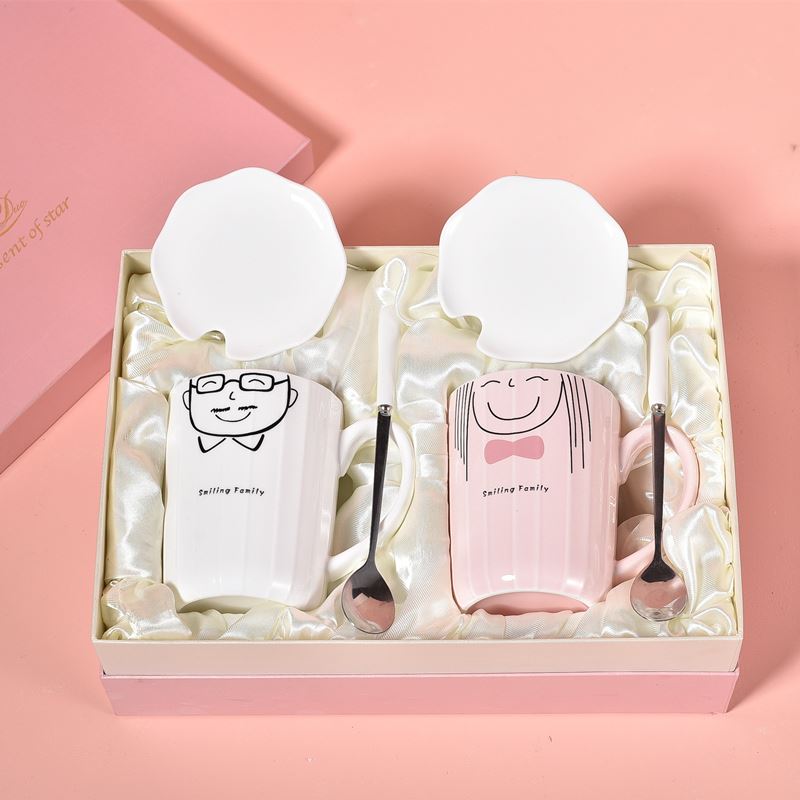 Ceramic keller with spoon, wedding wedding gift box set to send husband and the wife a pair of glass cup for cup