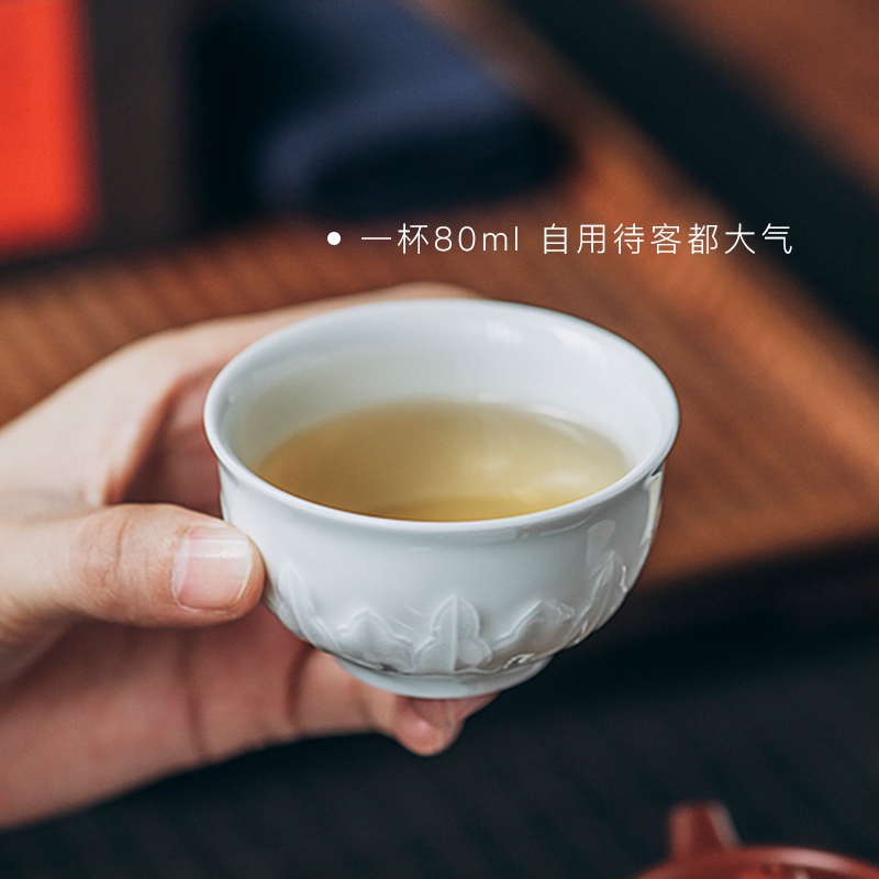 Jingdezhen flagship store ceramic film green tea cup hand - carved household utensils sets master cup sample tea cup