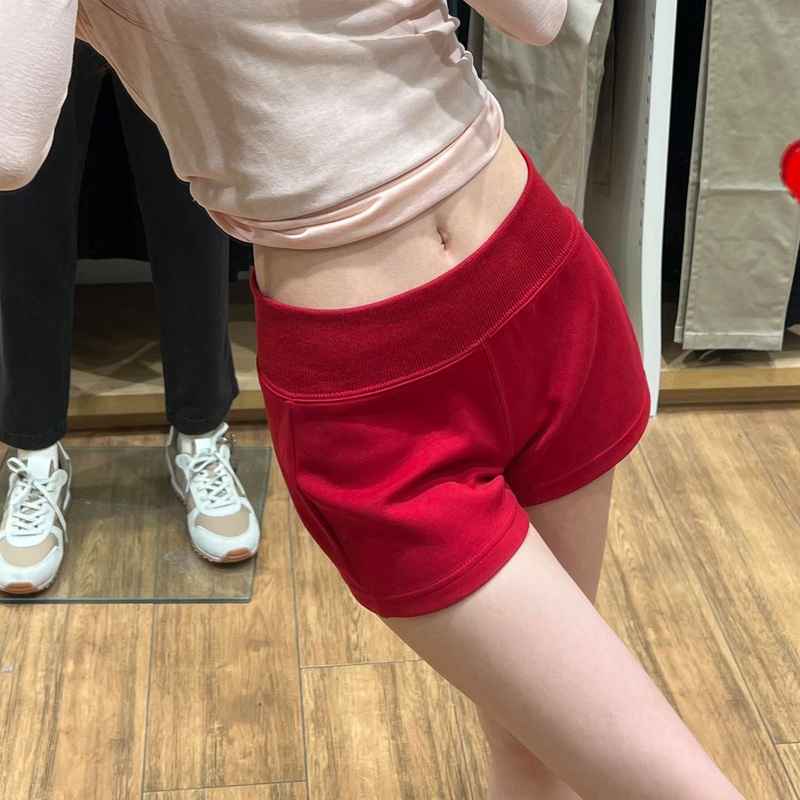 Red Sports Hip-Hugging Shorts for Women, Summer 2026 New Style, Petite Yoga Fitness Casual Slimming Three-Point Hot Pants