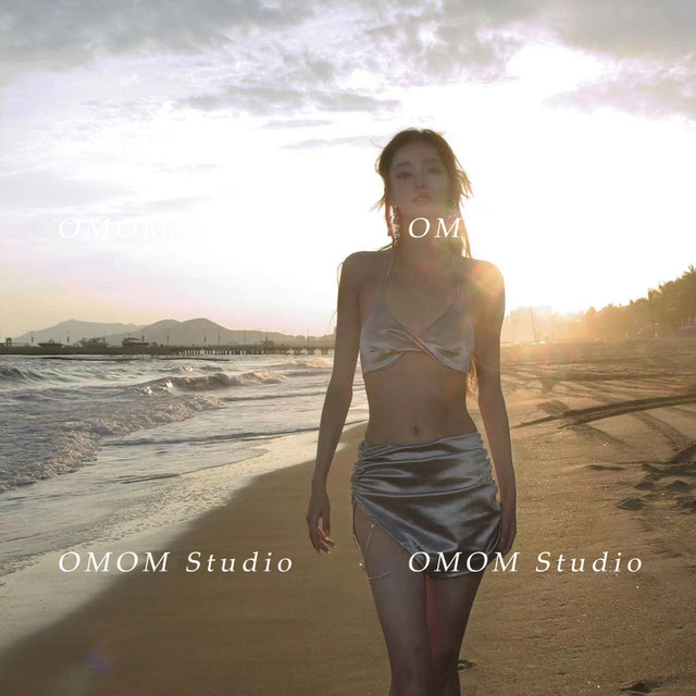 OMOM2024 Shiny Swimsuit Women's Small Breast Sexy Bikini Four-piece Swimsuit Beach Vacation