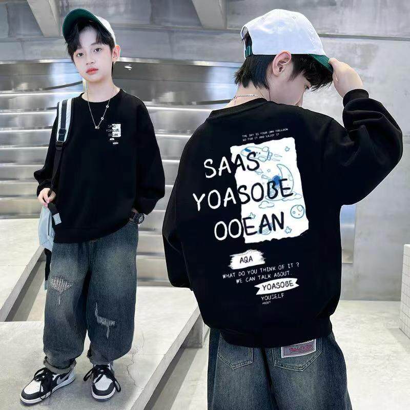 純綿製の男の子用クルーネックのスウェットシャツ。春と秋にぴったりの薄手でゆったりとした長袖トップス。中～大サイズのお子様向けのスタイリッシュな服です。