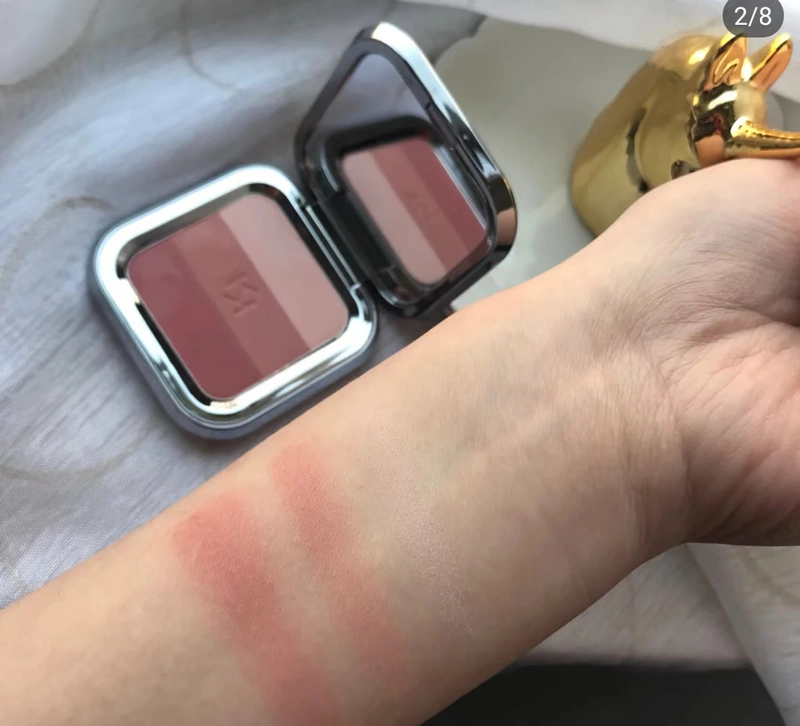 Kiko2018 Ngày Valentine tình yêu má hồng Giáng sinh phiên bản giới hạn Blush 3 màu má hồng Ngày lễ tình yêu - Blush / Cochineal