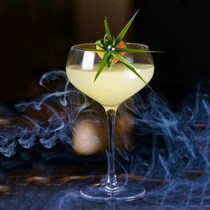 Martini Cup Butterfly Cup wide mouth glass champagne glass cocktail glass glass glass wine glass