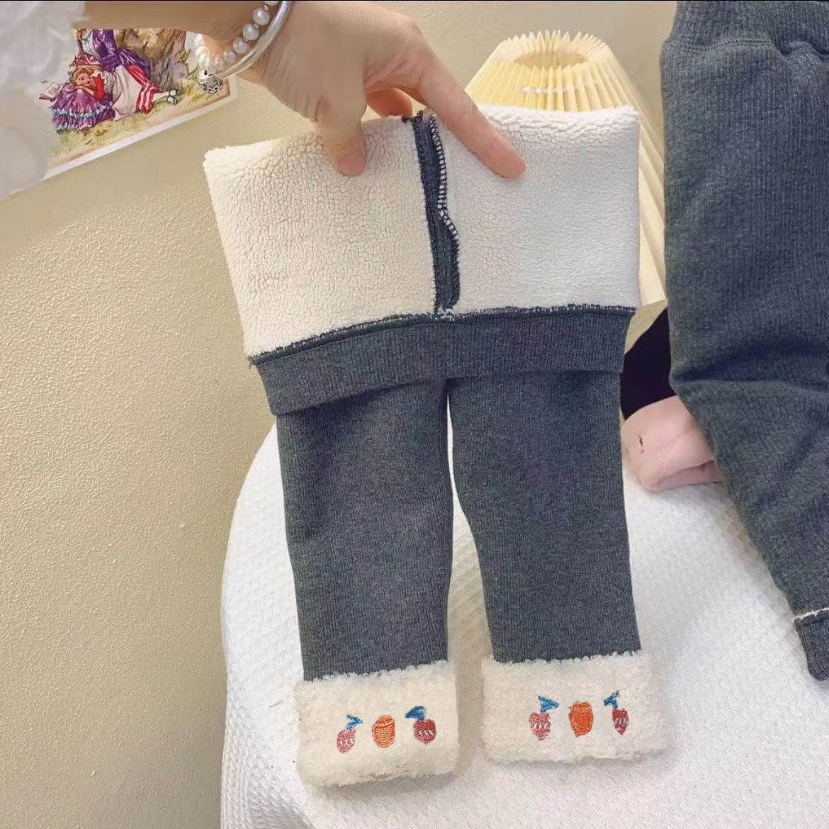 Girl's winter suit 2023 children plus suede thickened sweater jacket lamb wool thickened underpants one over winter-Taobao