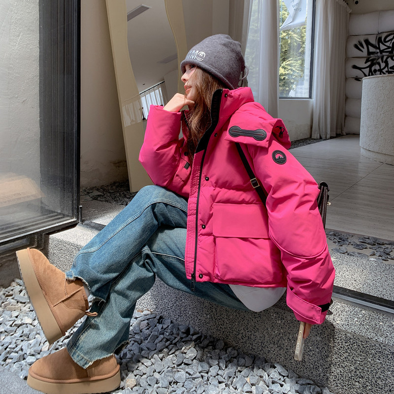 This Year's Trendy Hot-Selling High-End Workwear-Style Rose-Red Hooded Short down Jacket for Women, Winter Coat for Petite Figures This Year's Trendy Hot-Selling High-End Workwear-Style Rose-Red Hooded Short down Jacket for Women, Winter Coat for Petite Figures