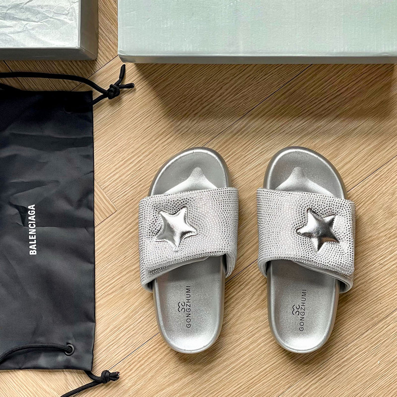 2026 New Summer Style Sandals for Women, Thick-Soled Velcro Star Rhinestone Slippers with a Stepping-On-Clouds Feel, Non-Slip Beach Slide Sandals