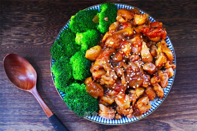己在家做黑椒鸡腿饭,做法简单,味道浓郁2