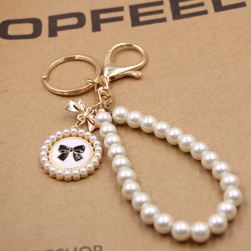 Keychain 2025 New Model Women's Car Pendant Pearl Bow Key Chain High-End Bracelet-Style Bag Pendant