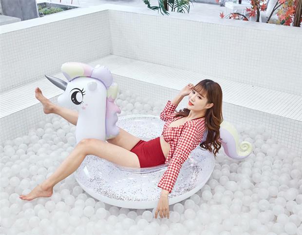 Vòng bơi bơm hơi người lớn ngả thoát nước nổi trên trẻ em bơm hơi vòng bơi có tay cầm hình con cua nhỏ hình trái tim - Cao su nổi phao bơi em bé