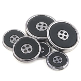 Черный плащ, пиджак классического кроя, рубашка