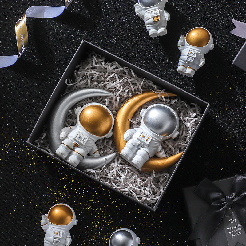 Birthday Gifts Boys especially go to the heart to send friends, bestie, small audience astronauts creative graduation ceremony gifts