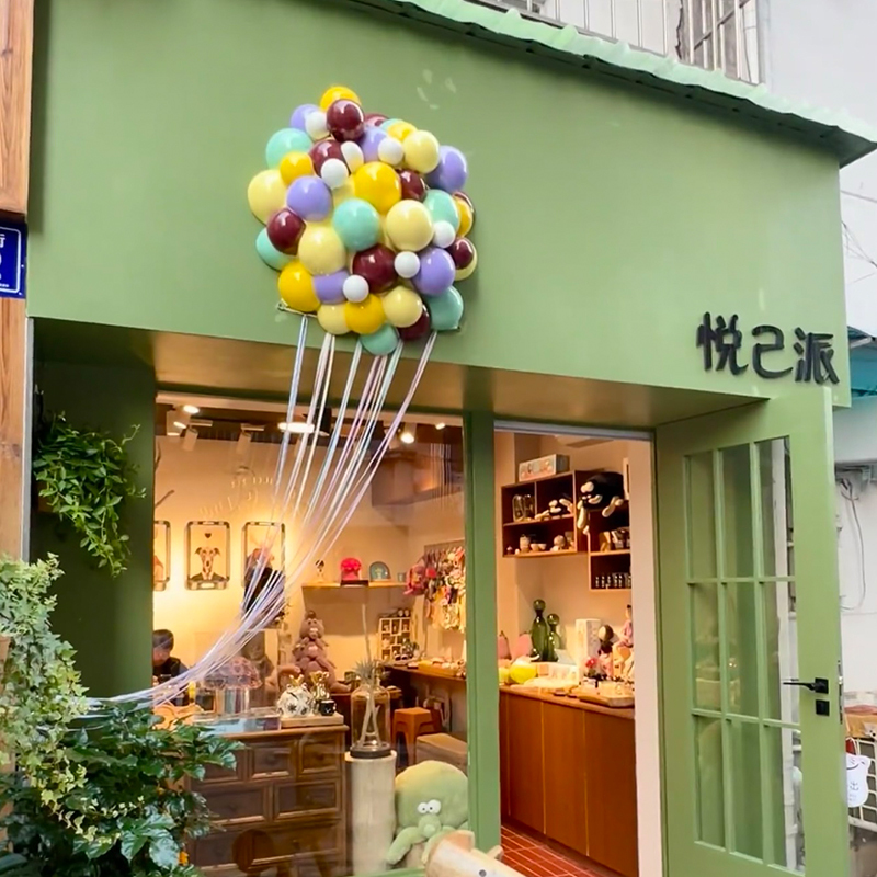 Fiberglass Sculpture Coffee Shop Popular on Social Media Storefront Photo Shoot Women's Clothing Store Check-In Balloon Decoration Rooftop Wall-Climbing Giant Panda