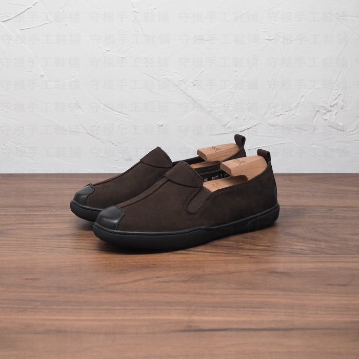 Large size with deep brown one foot pedal round head male leather shoes casual Inron cover foot small dockyard Bull Leather Men's Leather Shoes Keeper