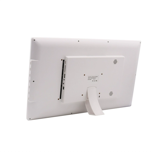 21 -IPS Monitor Монитор висящего на стене.