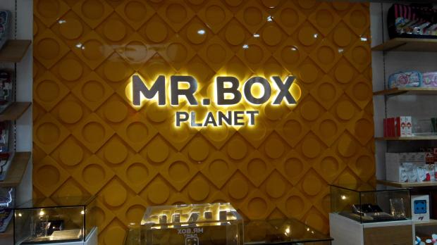 Custom waterproof light box billboard Resin word Metal sign word Logo wall custom door stainless steel luminous word