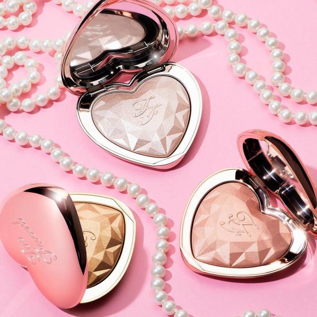 Pre-Defined Too Faced Love Light Prismatic Highlighter phấn bắt sáng