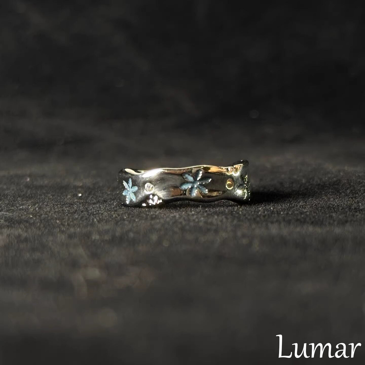 Retro sweet snowflake drop glaze ring is cool and luxurious