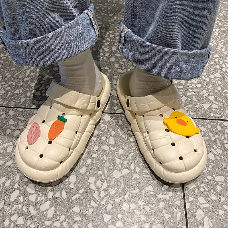 Cave shoes female summer outside wear 2022 new medical operating room nurse shoes non-slip anti-odor beach bag head half slippers