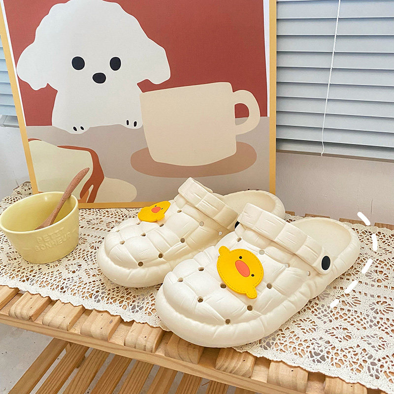 Small Yellow Duck Cave Dongle Shoes Women Summer Outwear 2022 New Medical Baotou Semi-Tug Nurse Non-slip Deodorant Beach Shoes