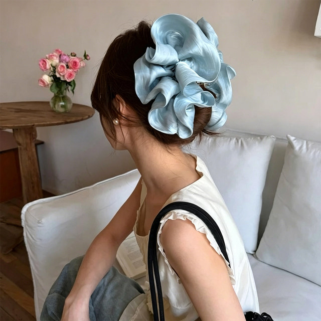 ໃໝ່ 2026 bud shark clip cream pleated face-showing small versatile hair accessory full back of the head grabber hair accessory