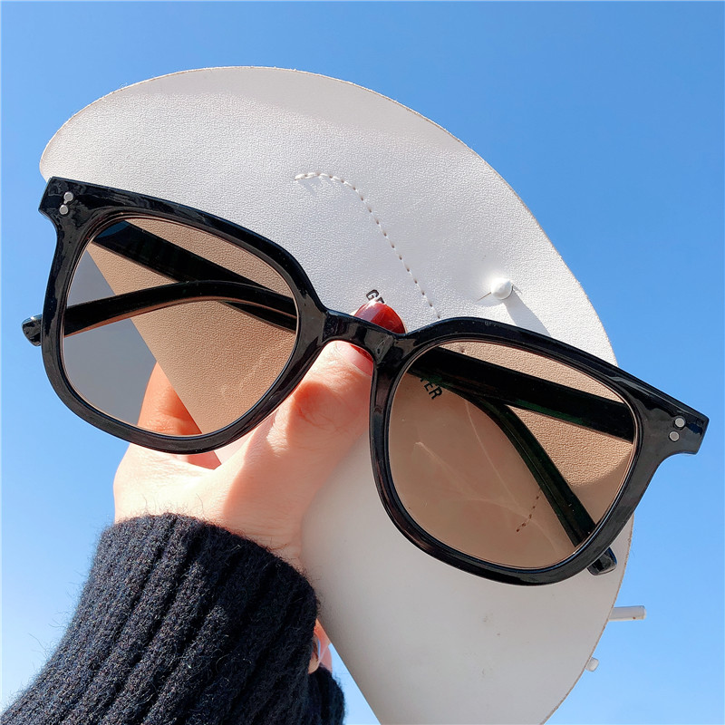 Black frame glasses women's photosensitive color-changing anti-blue light anti-radiation plain mirror men's Korean version of the trend of myopia can match the degree
